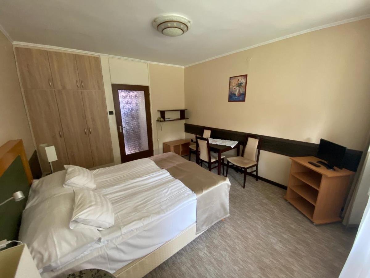 Viking Hotel Gárdony Buitenkant foto