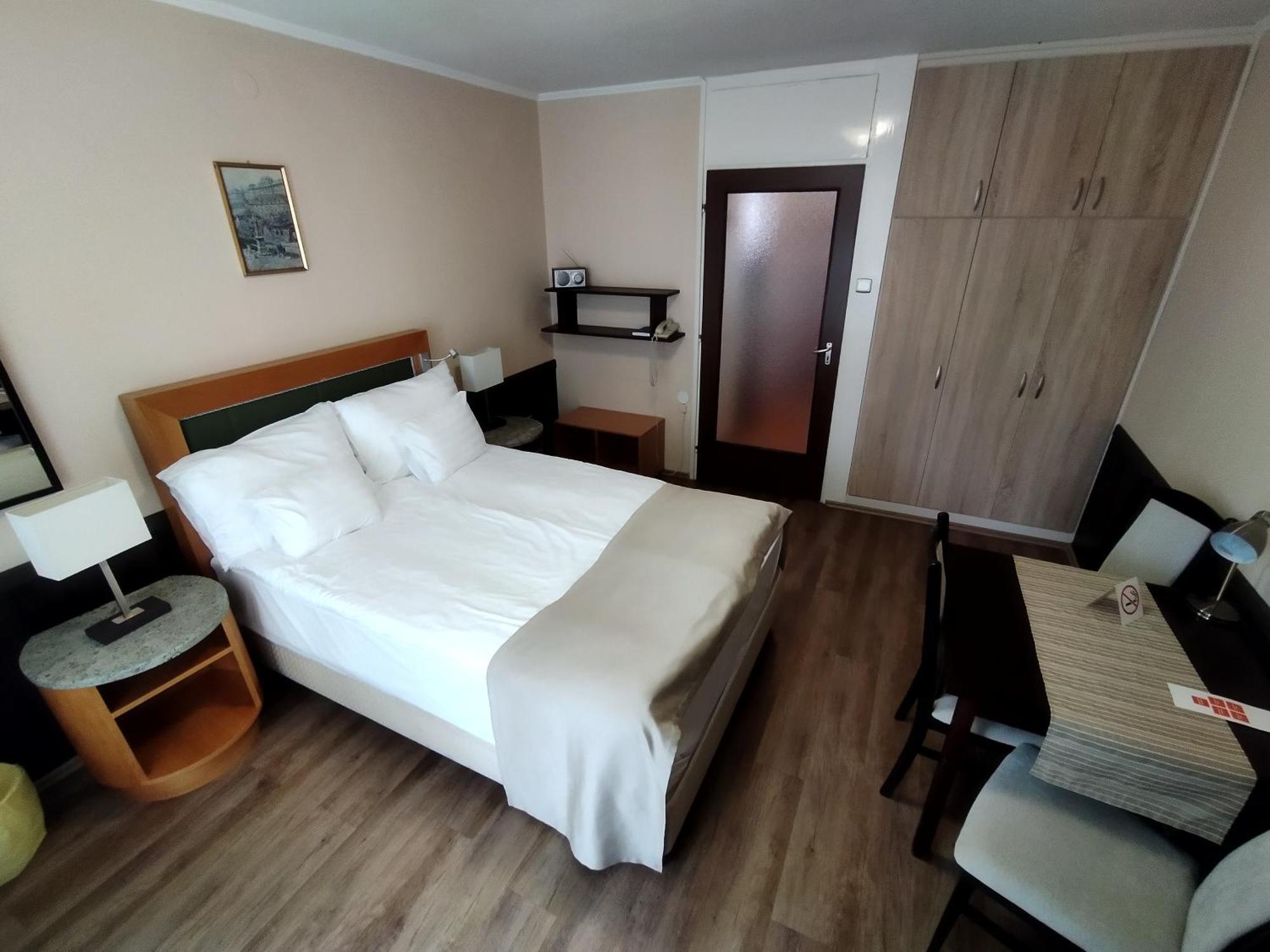 Viking Hotel Gárdony Buitenkant foto