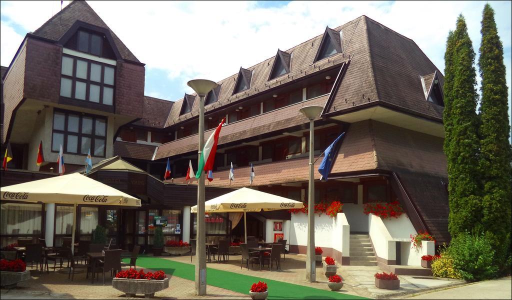 Viking Hotel Gárdony Buitenkant foto