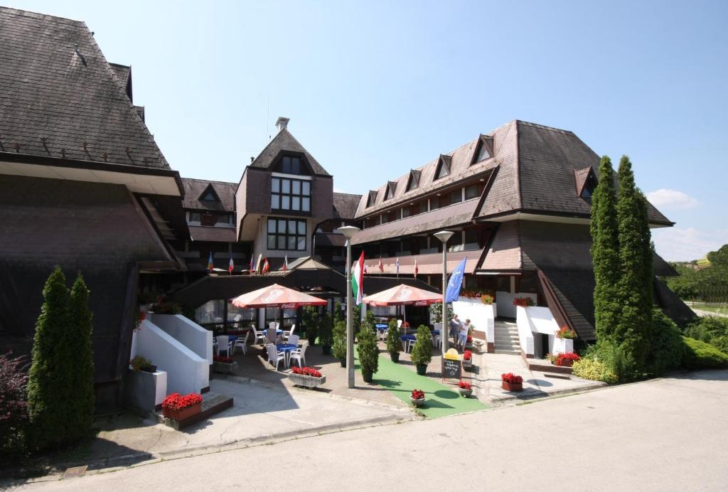 Viking Hotel Gárdony Buitenkant foto