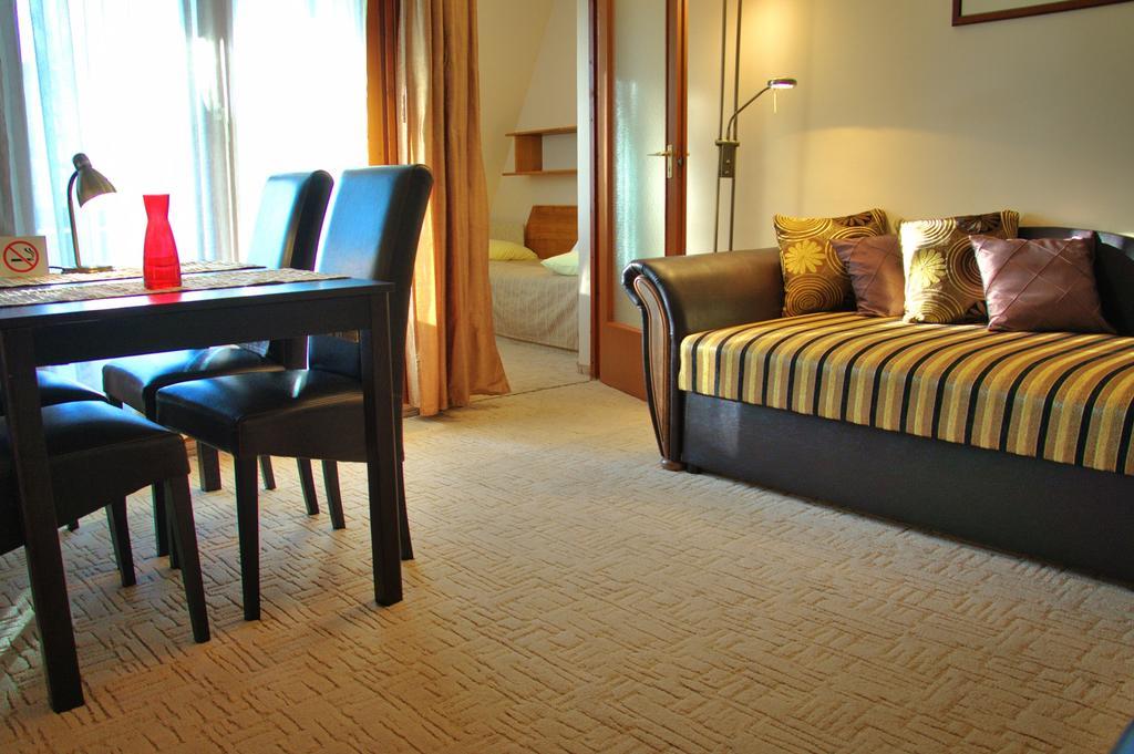 Viking Hotel Gárdony Buitenkant foto