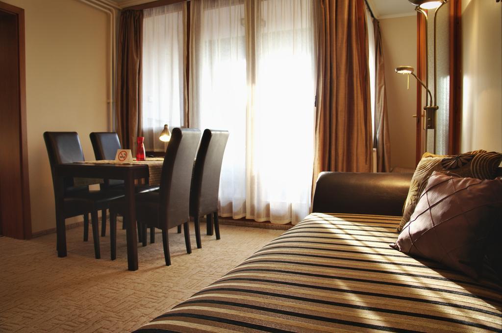 Viking Hotel Gárdony Buitenkant foto