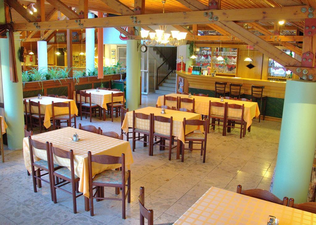 Viking Hotel Gárdony Buitenkant foto